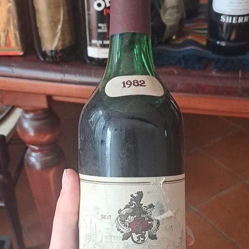 Vino rosso nebbiolo 1982 - vino, doc